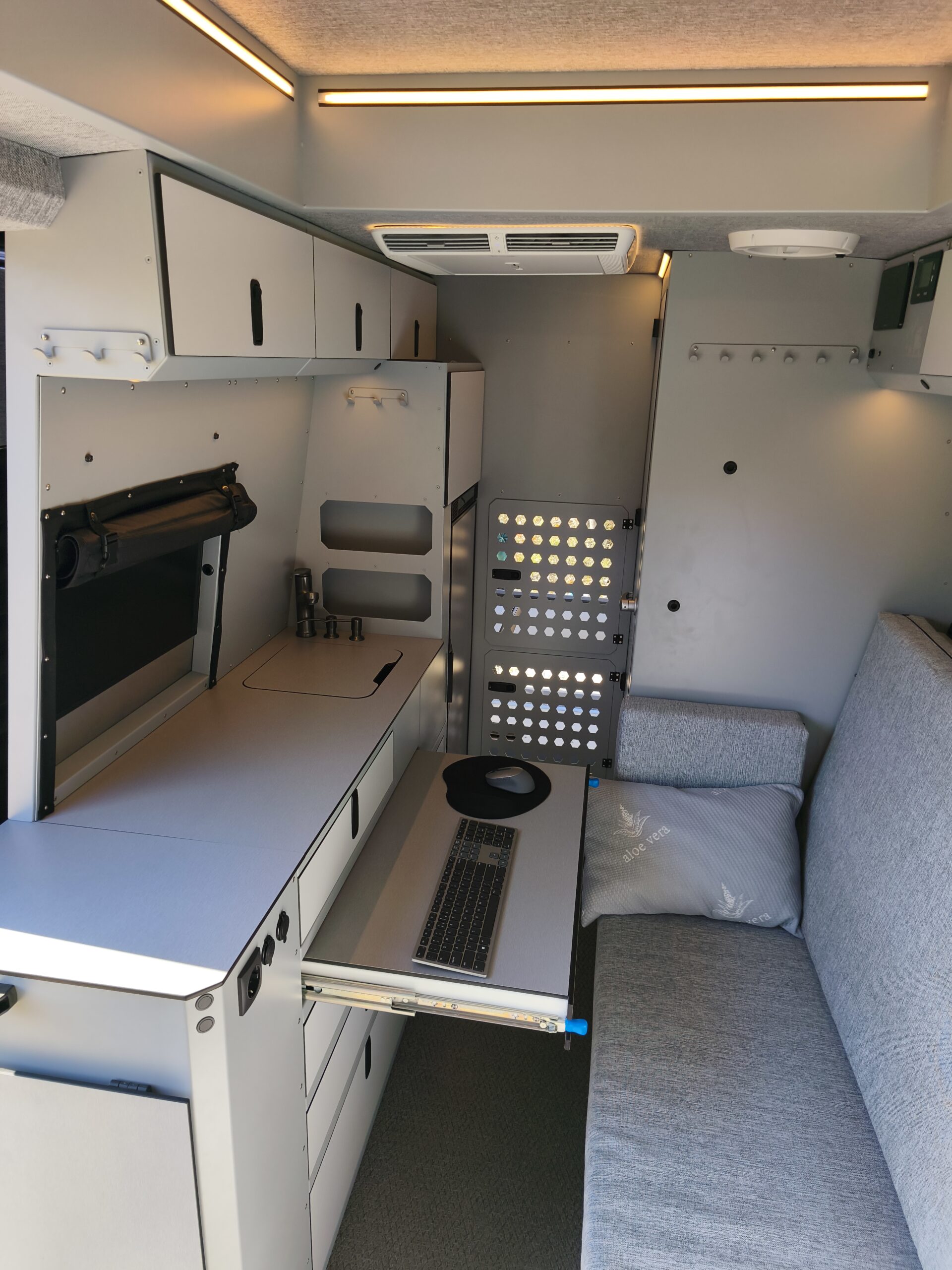 Mercedes Sprinter 907 L2H2 4×4